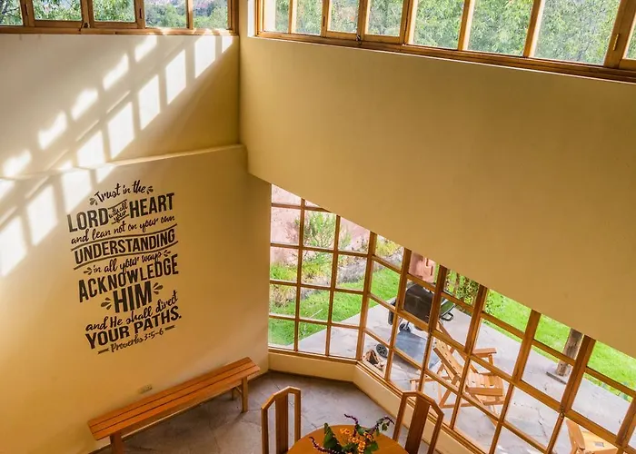 Casa de férias Spacious Entire House With Awesome Mountain Views
